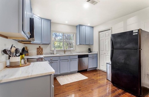 Long Beach Cottage | Cozy Cottage 2 miles from the Beach! Minutes to Gulfport, Pass, Bay St. Louis!