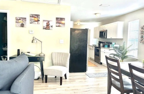 Theodore House | Cozy Cottage near Dauphin Island!