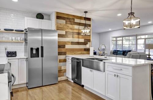 Norwood Villa | Cozy Cottage Near Protective