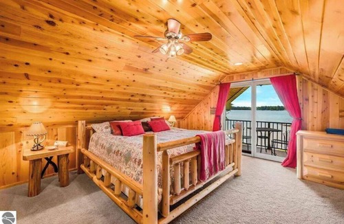 Grayling Cabin | Cozy Cottage on Lake Margrethe.