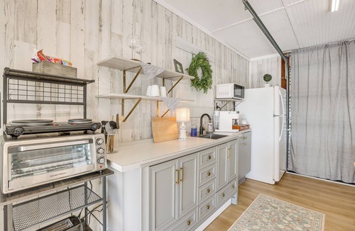 Wilsonville Cottage | Cozy Cottage on Main Channel of Lay Lake