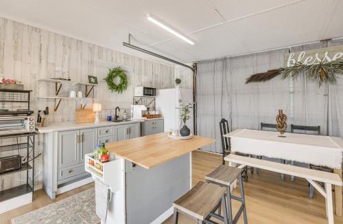Wilsonville House | Cozy Cottage on Main Channel of Lay Lake
