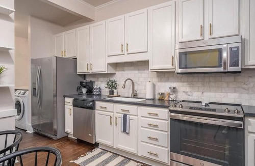 Savannah Victorian District House | Cozy Cottage Retreat Parking and Private Patio