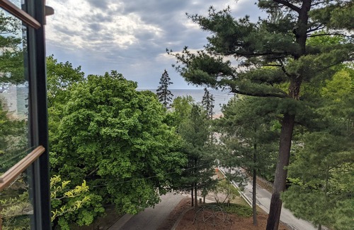 Grand Haven Cottage | Cozy Cottage with Lake view! - Fall Listing