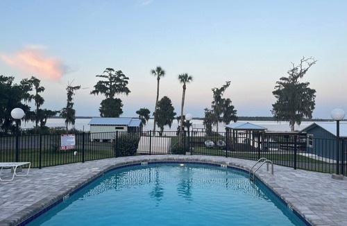 Crescent City Cottage | Cozy Deluxe Cottage with Lake Views in tranquil Crescent City
