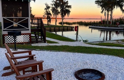 Crescent City Cottage | Cozy Deluxe Cottage with Lake Views in tranquil Crescent City