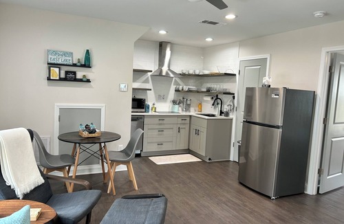 East Lake Apartment | Cozy East Lake Carriage House - Close To Everything