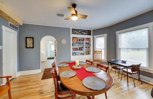Hart House | Cozy Hart Getaway w/Fire Pit < 1 Mi to Lake!