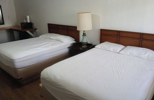 Mayo Hotel | Cozy Hill Top 18 in welcoming Mayo with Wi-Fi, AC, fitness room