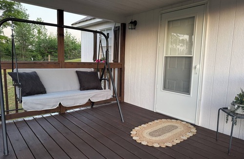 Stanton Cabin | Cozy Hillside Cabin - Charming 1-bedroom tiny house cabin on a peaceful hill.