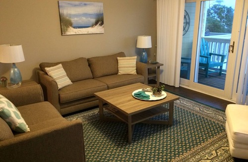 Innerarity Townhomes House | Cozy home on 2 bays, minutes to white sand beaches, shops & great reataurants!