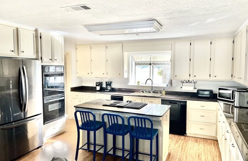Ferriday House | Cozy home on Lake St. John. Pet friendly. Perfect for families and hunters.