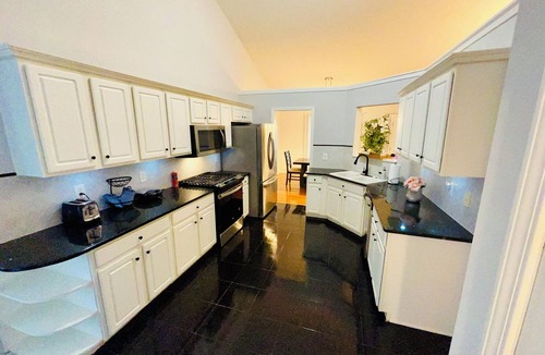 Flowery Branch House | Cozy home with AC and WiFi in beautiful Flowery Branch