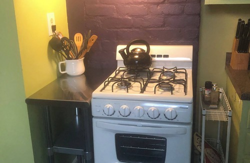 Algiers Point Apartment | Cozy, Humble 1-Bedroom Near Ferry - Great for Travel Nurses!