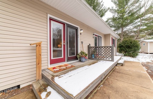 Walloon Lake Apartment | Cozy in Walloon Village
