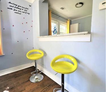 Decatur Apartment | Cozy King bed & Sofa & Room TV Wifi