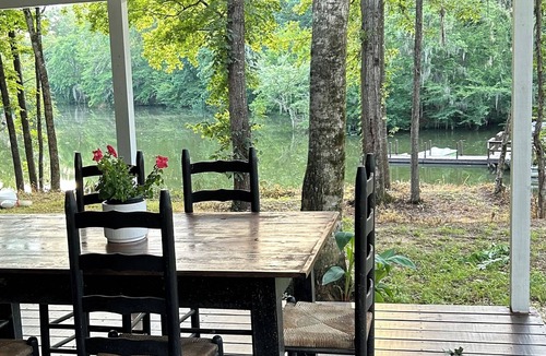 Lowndesboro Cottage | Cozy Last Resort Cottage located on Gun Shute Island off the Alabama River.