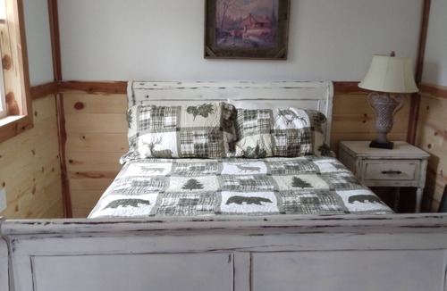 Wilburn Cabin | Cozy little red cabin in hebersprings ar.