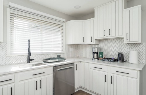 Gunter Afs House | Cozy Montgomery Escape: Modern 4-bedroom Eastside Gem