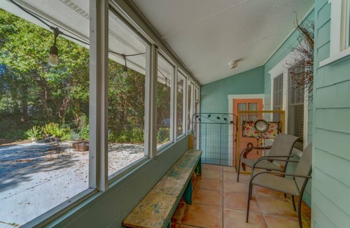 Mount Dora Cottage | Cozy Mount Dora Cottage/Walk Downtown/Pet Friendly/Fenced Yard