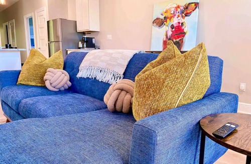 Milan House | Cozy Nola Stay, centrally located to everything New Orleans has to offer!