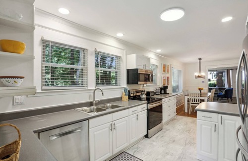 Glenwood Park House | Cozy Ormewood Park Oasis convenient to Downtown and Mercedes Benz Stadium