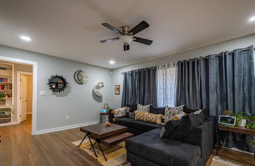 Lakewood House | Cozy Pet Friendly 2BR Near Mercedes Benz Stadium