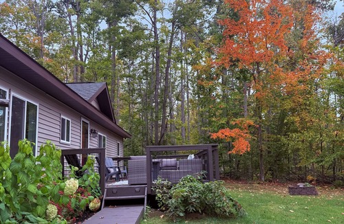 Gaylord House | Cozy, Pet-Friendly Northern Michigan Escape - 3 Bedrooms, Wi-Fi & AC