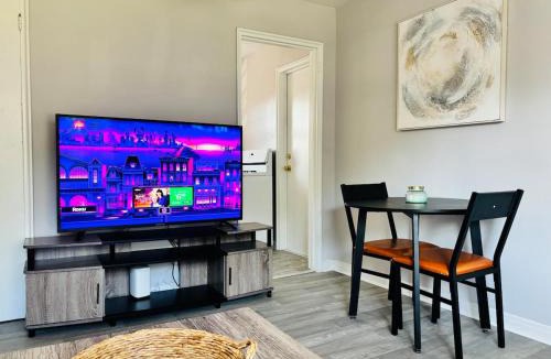 Candler Park Apartment | Cozy retreat in the heart of little 5 points