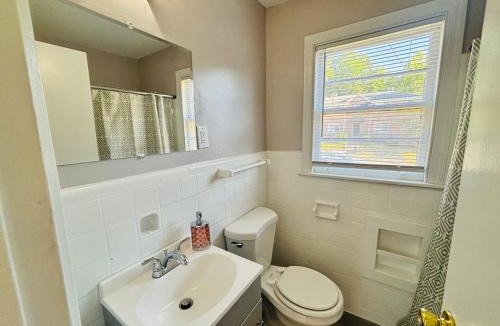 Candler Park Apartment | Cozy retreat in the heart of little 5 points