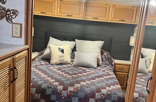 Gulf Hills House | Cozy RV with AC located in Ocean Springs - Biloxi Casinos nearby.