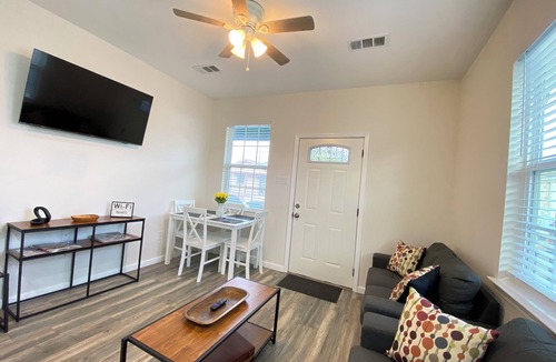Saint Roch Apartment | Cozy Stay Near French Quarter - Bourbon Street - 5 min from Mardi Gras Route