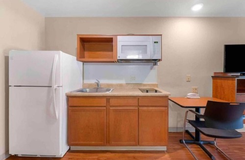 Pelham Apartment | Cozy Studio 6 Pelham|1 Full Bed, Smoking| Kitchen