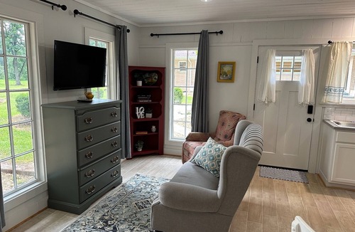 Summit Cottage | Cozy Studio Cottage in Summit - near hospital, shopping, restaurants and more