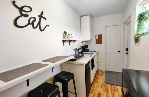 Davenport Apartment | Cozy Studio with Kitchenette Attached