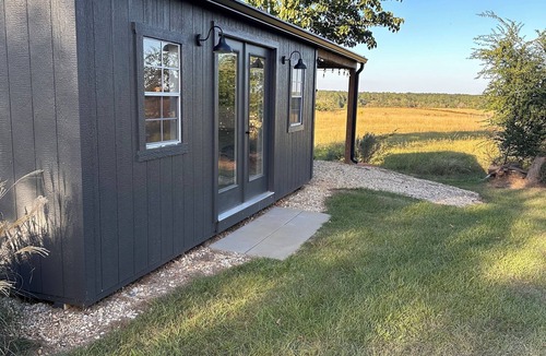 Poplarville Cottage | Cozy.The Cottage at Savannah! Perfect for 1-2 people.