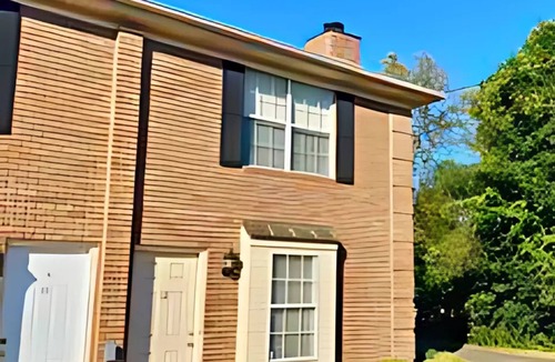 Forest Lake House | Cozy Townhome Tuscaloosa, 2-Bedroom, Walk to Campus Stadium & Downtown Strip
