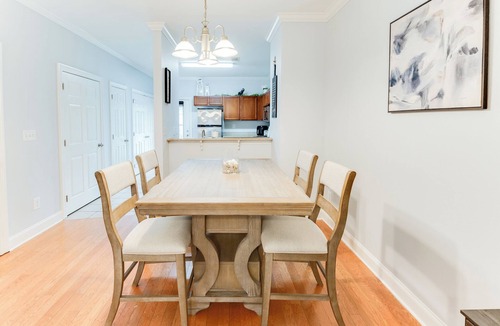 Tuscaloosa House | Cozy Townhome with Pool & Gym, 3.2 Miles from UA