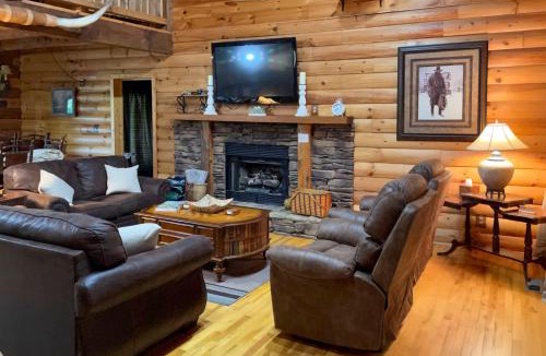 Trenton House | Cozy Trenton Cabin w/Spa ~ 15 Mi to Lookout Mtn!