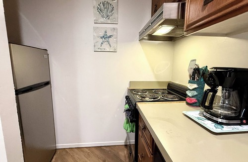 Diamondhead Condo | Cozy upstairs Studio Condo at Diamondhead overlooking the Lake & Country Club