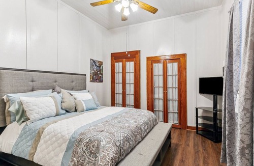 Irish Channel House | Cozy uptown New Orleans single property located near great amenities.