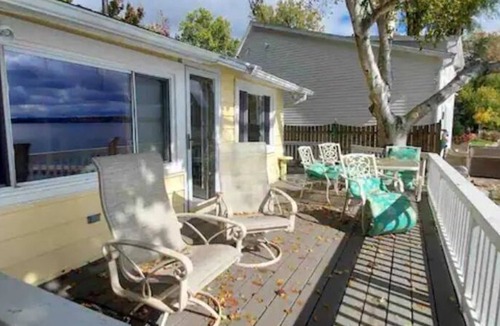 Haslett Cottage | Cozy cottage on the lake!