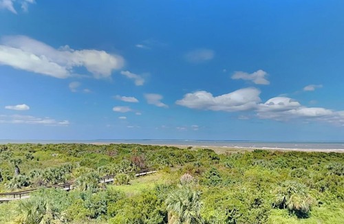 Tybee Island Condo | Cozy Vibes & Stunning Views + Community Pool, Beach Access!