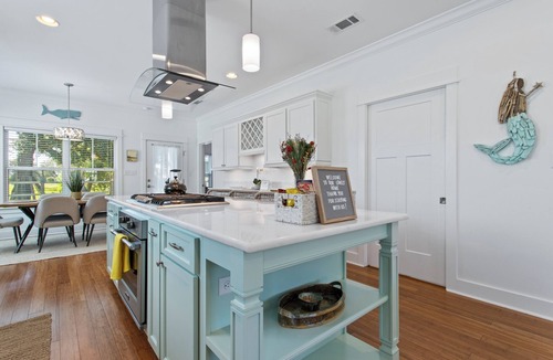 Long Beach House | Cozy Villa in the Heart of Downtown Long Beach