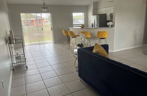 Deltona Lakes Villa | Cozy Villa near Daytona Beach Pet- friendly