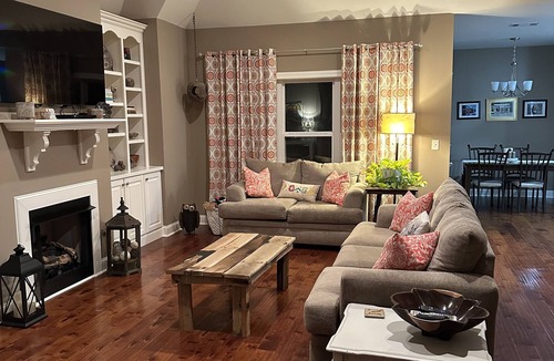 Oxford House | Cozy Weekend Rental