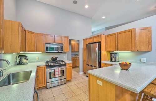 Whitehall House | Cozy Whitehall Hideaway w/Hot Tub + Chiminea!