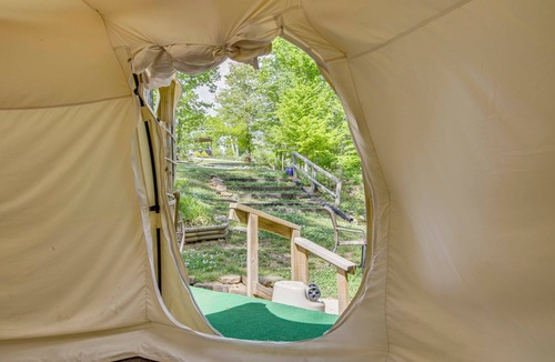 Rogersville Apartment | Creekside Couple's Glamping Retreat in Rogersville