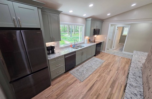 Carsonville House | Creekside Forest Retreat, IR Sauna, L2+ EV Charger