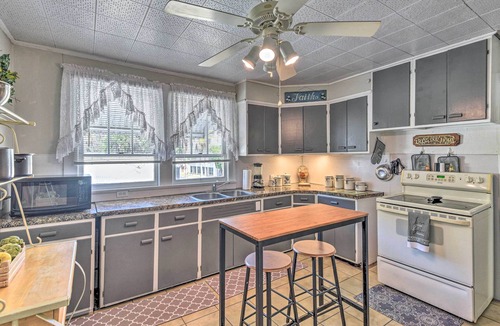 Crescent City Apartment | Crescent City Apartment w/Easy Lake Access!